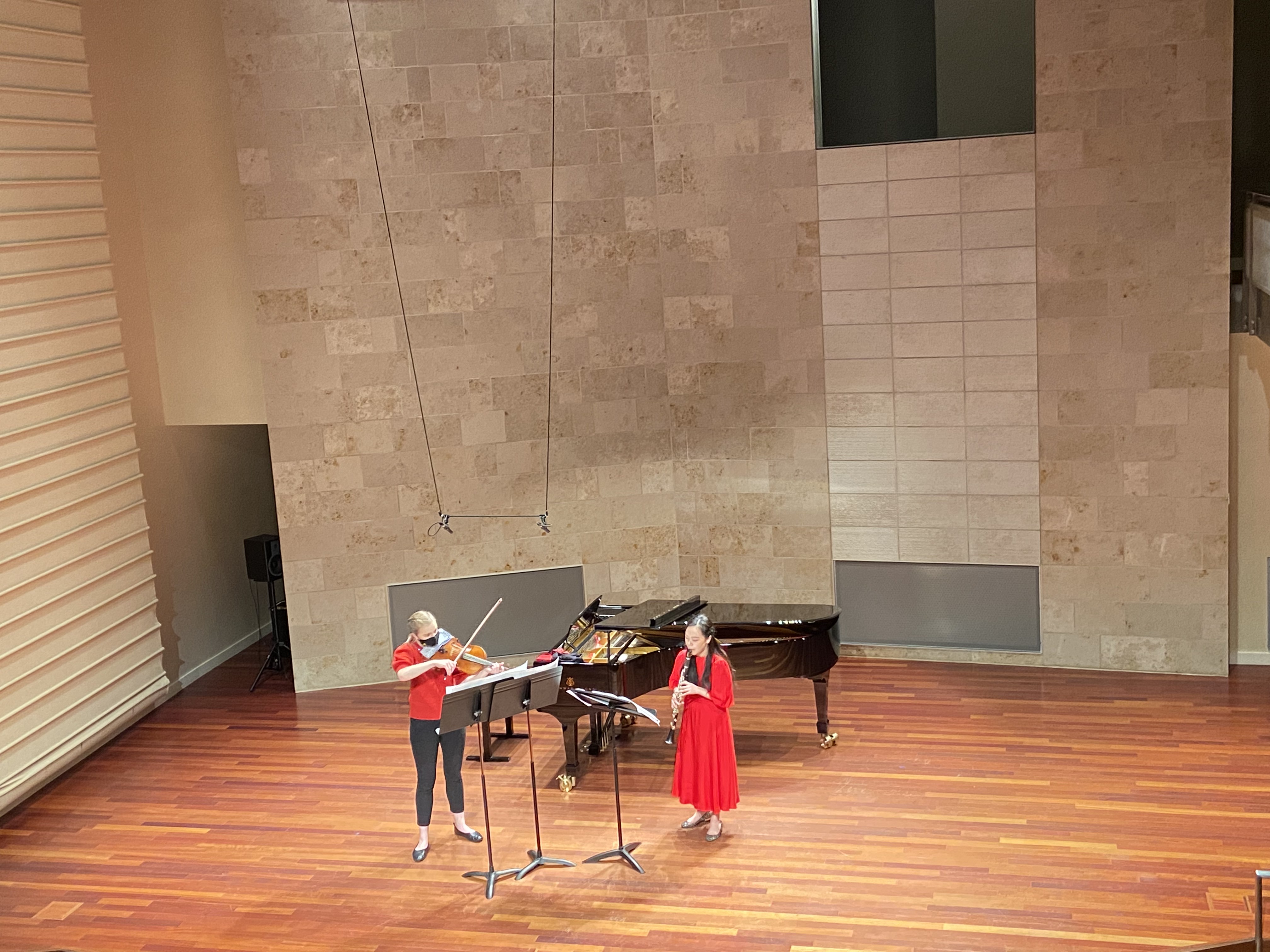Yijin Wang performing clarinet in a chamber recital